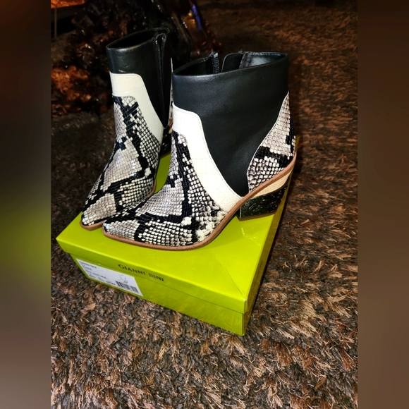 Gianni Bini Snake Skin Boots - Picture 2 of 3